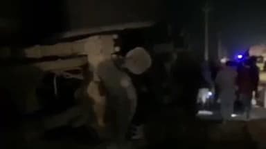 रेवदर: रेवदर के आशापुरा होटल के पास कट्टो से भरा अनियंत्रित ट्रेलर हाईवे किनारे पलटा, सड़क हादसे में चालक हुआ घायल