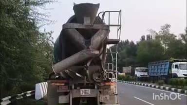 જલાલપોર: મરોલી નવસારી રાજ્ય ધોરી માર્ગ પર અકસ્માત સર્જાયો એક ટ્રક ચાલકે સ્ટેરીંગ પરથી કાબુ ગુમાવતા બે ભેંસના કરૂણ મોત.