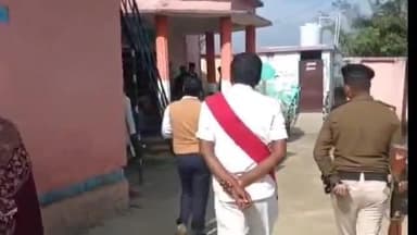 मरौना: सुपौल DM सावन कुमार ने मरौना दक्षिण स्थित उर्दू मध्य विद्यालय गणेशपुर का औचक निरीक्षण किया