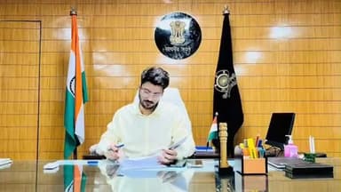 पलारी: कलेक्टर दीपक सोनी ने पलारी के आपदा पीड़ित परिवार को ₹4 लाख की आर्थिक सहायता राशि की स्वीकृति दी