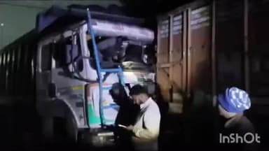 बालूमाथ: पुरानी एसबीआई बैंक के पास अनियंत्रित हाईवा ने खड़ी ट्रक को मारी टक्कर, कोई घायल नहीं