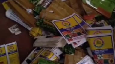 तमकुही राज: कुशीनगर में नकली खाद फैक्ट्री का भंडाफोड़, खतरनाक कीटनाशक बनाने वाला गिरोह पकड़ा गया#kisan#khetibari#nakalikhad