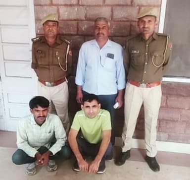 पुलिस थाना विवेक विहार की बड़ी कार्यवाही।
एनडीपीएस एक्ट में वांछित 02 मुल्जिमान ओमप्रकाश उर्फ ओमाराम व दूदाराम गिरफ्तार ।
वांछित आरोपी दुदाराम को 400 किमी तक पिछा कर किया गिरफ्तार।
03 साल से चल रहे थे फरार।