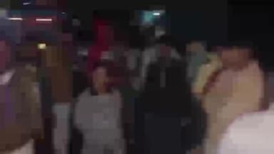 सिंघिया: रोसड़ा सिंघिया मुख्य सड़क के विश्वकर्मा चौक पर गड्ढे से नाराज़ लोगों ने किया सड़क जाम