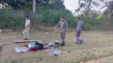 चैनपुर: चैनपुर पुलिस की नशामुक्ति की ओर सख्त पहल, अवैध शराब के विरुद्ध चलाया विशेष अभियान