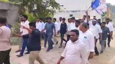 మద్దయ్య గారి పల్లెలో గడపగడపకు పర్యటించిన ఎమ్మెల్యే ద్వారకనాథ్ రెడ్డి.