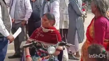 थरथरी: थरथरी प्रखंड में पांच लाभार्थीयों को ट्राई साइकिल का वितरण किया गया