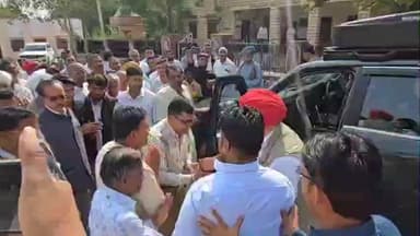 धनाऊ: चौहटन इलाके में सरहद समृद्धि यात्रा की तैयारी को लेकर कर्नल मानवेंद्र सिंह पहुंचे बॉर्डर के गांव में