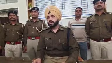एसपी संदीप सिंह ने प्रेस कॉन्फ्रेंस कर दिया अहम जानकारी हथियार के जखीरा साथ तीन गिरफ्तार भेजा गया जेल
