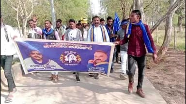 सिमरिया: पन्ना: सफाई कर्मचारियों ने 'कलेक्टर रेट' पर वेतन और PF की मांग की, 15 दिन में कार्रवाई की चेतावनी दी