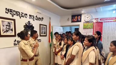 ಗೌರಿಬಿದನೂರು: ಗುಂಪು ಗುಂಪಾಗಿ ಗೌರಿಬಿದನೂರು ಪೊಲೀಸ್ ಠಾಣೆಗೆ ಬಂದು ಕಾಲೇಜು ಮಕ್ಕಳು ಯಾಕೆ ಗೊತ್ತಾ..!?