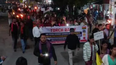 ওদালগুৰি: ওদালগুৰিত জনজাতিৰ সুৰক্ষাৰ দাবীত বিশাল টৰ্চ ৰেলী,
জনজাতিকৰনৰ নামত ৰাজনীতি নকৰিবলৈ সকয়নি দ্বীপেন বড়োৰ