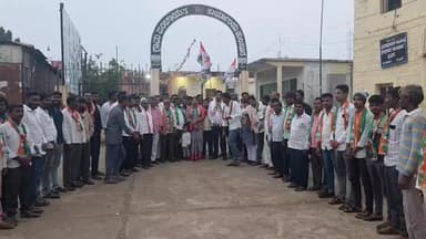 ಹುಲಸೂರ: ಪಟ್ಟಣ ಪಂಚಾಯತ್ ಮಂಜೂರಿ ಹಿನ್ನೆಲೆ; ಪಟ್ಟಣದಲ್ಲಿ ಕಾಂಗ್ರೆಸ್ ಪಕ್ಷದ ಪ್ರಮುಖರಿಂದ ಫಟಾಕಿ ಸಿಡಿಸಿ, ಪರಸ್ಪರ ಸಿಹಿ ಹಂಚಿ ಸಂಭ್ರಮಾಚರಣೆ