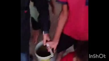 इस्लामनगर अलीगंज: नवीन प्राथमिक विद्यालय कोदवरिया में मिड-डे मील की दाल में मिले कीड़े, वीडियो आया सामने