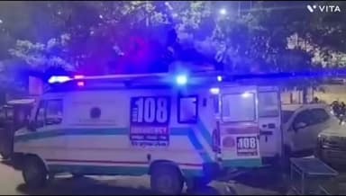 बांसवाड़ा: एमजी अस्पताल में 108 एंबुलेंस घायल 2 पेशेंट को लेकर आई, मगर निजी एंबुलेंस के चालक दोनों घायल को लेकर चले गए