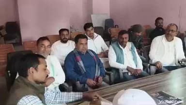 दावथ: दावथ मनरेगा भवन में वरीय पदाधिकारी ने PACS अध्यक्ष और पंचायत प्रतिनिधियों के साथ की विशेष बैठक