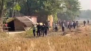 गोला: किशोरी की मौत पर परिजनों का प्रदर्शन, शव रोकने पर निजी अस्पताल पर लापरवाही का आरोप, पुलिस के आश्वासन पर हुआ दाह संस्कार