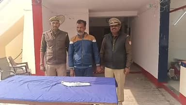 #बाँदा थाना तिन्दवारी पुलिस द्वारा अवैध तमंचे के साथ भ्रमण कर रहे अभियुक्त को किया गया गिरफ्तार।
#followerseveryonehighl...