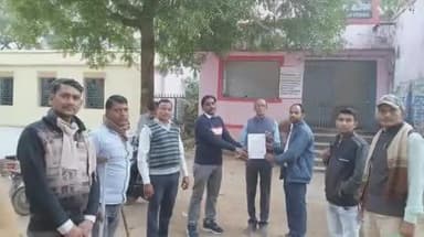 विजयपुर: विजयपुर ब्लॉक के अतिथि शिक्षकों ने भविष्य सुरक्षित करने और मानदेय शीघ्र करने की मांग को लेकर ज्ञापन सौंपा