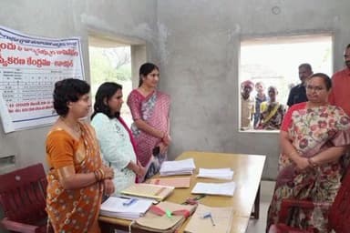 గజ్వేల్: గజ్వేల్ డివిజన్ పరిధిలోని పలు గ్రామాల్లో గ్రామపంచాయతీ ఎన్నికల నామినేషన్ ప్రక్రియ పరిశీలించిన జిల్లా కలెక్టర్ హైమావతి