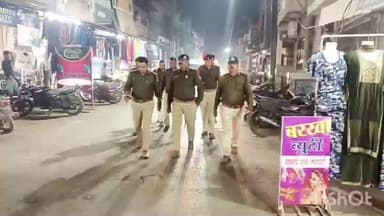 थांदला: थांदला में पुलिस अधीक्षक के निर्देश पर शांति और कानून व्यवस्था बनाए रखने के लिए रात्रि में पैदल गश्त की गई