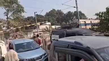 बरूराज मोतीपुर: मोतिपुर में रेलवे फाटक पर बड़ी लापरवाही, फाटक खुला रहने से रुकी ट्रेन
