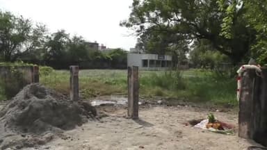 ஆரணி: பள்ளி காம்பவுண்ட் சுவரை இடித்து ரேஷன் கடையா அதிர்ச்சியில் ஊர் மக்கள்