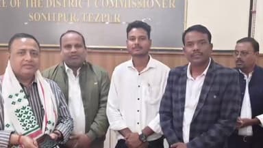 তেজপুৰ: চাহ বাগিছা অঞ্চলত মাটিৰপট্টা সন্দৰ্ভত কেইবাটাও সংগঠনৰ উপস্থিতিত শোণিতপুৰ জিলা আয়ুক্তৰ কাৰ্যালয়ত বিশেষ সভা