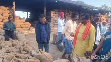 बास्तानार: चित्रकोट विधायक विनायक गोयल ने ग्राम पंचायत छापर भानपुरी, करंजी, मारेंगा, रायकोट में धान खरीदी केंद्र का किया निरीक्षण