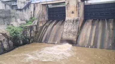 சின்ன சேலம்: கோமுகி அணை நிரம்பியது ; அணையிலிருந்து உபரிநீர் வெளியேற்றம்