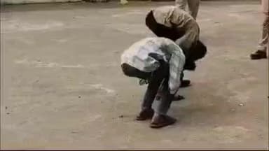 छिंदवाड़ा नगर: कुकड़ाजगत सरकारी स्कूल में शराब पीकर अनैतिक काम करने वाले दो आरोपी गिरफ्तार, पुलिस ने कराई मुर्गा परेड