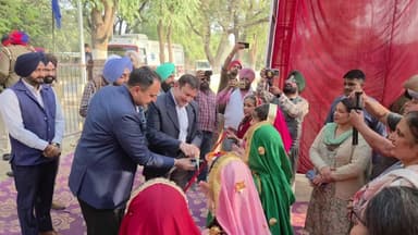 ਸੰਗਰੂਰ: ਰਣਬੀਰ ਕਾਲਜ ਵਿੱਚ ਪੁੱਜੇ ਐਸਐਸਪੀ ਸੰਗਰੂਰ ਅਤੇ ਡਿਪਟੀ ਕਮਿਸ਼ਨਰ ਜਿੱਥੇ ਮਹਿਲਾਵਾਂ ਲਈ ਦੋ ਰੋਜ਼ਾ ਮੇਲਾ ਕਰਵਾਇਆ ਗਿਆ।