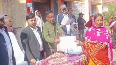 सरैयाहाट: सरैयाहाट प्रखंड के कर्णपुरा पंचायत में सेवा अधिकार सप्ताह शिविर का आयोजन, बीडीओ ने दीप जलाकर किया शुभारंभ