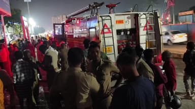 வேளச்சேரி: சென்னை ஓஎம்ஆர் சாலை சோழிங்கநல்லூரில் உள்ள ஆண்கள் விடுதியில் ஏசியில் ஏற்பட்ட மின் கசிவினால் தீ விபத்து.