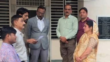 टिमरनी: इंडोर स्टेडियम के बंद होने और खिलाड़ियों से शुल्क वसूली के विरोध में नगर कांग्रेस कमेटी