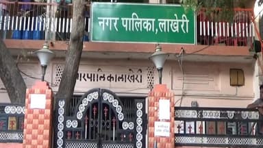 इंद्रगढ़: लाखेरी में पालिकाकर्मी डंपिंग यार्ड की जगह मंदिर जाने के मार्ग पर डाल रहे कचरा, आमजन को करना पड़ रहा परेशानियों का सामना