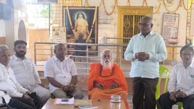 ಕಲಘಟಗಿ: ನ.೨೯ರಂದು ಪಟ್ಟಣದ ಹನ್ನೆರೆಡು ಮಠದಲ್ಲಿ ಜಾತ್ಯಾತೀತವಾಗಿ ಧರ್ಮಸಭೆ: ಪಟ್ಟಣದಲ್ಲಿ ಹನ್ನೆರಡು ಮಠದ ಶ್ರೀ ಷ.ಬ್ರ ರೇವಣಸಿದ್ಧ ಶಿವಾಚಾರ್ಯ ಸ್ವಾಮೀಜಿ