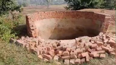 पाकुड़: मनरेगा कूप निर्माण में खुली घोटाले की पोल, दीवारें आधे में ध्वस्त, जिम्मेदारों पर सवाल। #narega #pakur #भरस्टाचार