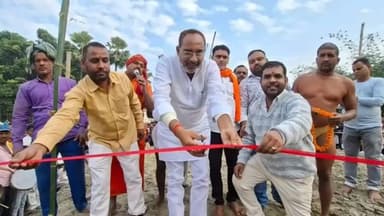 मेहसी: विवाह पंचमी के अवसर पर राजेपुर में आयोजित कुश्ती दंगल प्रतियोगिता का शुभारंभ किया विधायक श्यामबाबू प्रसाद याद ने