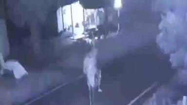 இளையாங்குடி: டூவிலரில் வந்து ஆடு திருட்டு — கண்காணிப்பு கேமராவில் பதிவான காட்சி போலீசார் விசாரணை