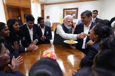 ब्लाइंड वर्ल्ड कप विजेता टीम भारतीय ब्लाइंड क्रिकेट टीम के खिलाड़ियों के साथ प्रधानमंत्री नरेंद्र मोदी की मुलाकात।