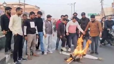 #मैनपुरी में अखिल भारतीय ब्राह्मण महासभा के कार्यकर्ताओं ने मध्य प्रदेश के I.S. संतोष कुमार के खिलाफ विरोध जताते हुए