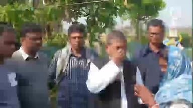 নামখানা: এস আই আর এর কাজের চাপে BLO অসুস্থ ফ্রেজারগঞ্জ এলাকায় অসুস্থ BLo পরিবারের সঙ্গে দেখা করেন সুন্দরবন উন্নয়ন মন্ত্রী