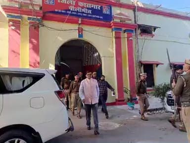 कलीनगर: जिला जेल का निरीक्षण करने पहुंचे डीएम और एसपी, जारी किए निर्देश