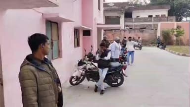 खड्डा: भटवलिया में पति-पत्नी के विवाद के बाद युवक ने फांसी लगाकर दी जान, पुलिस ने शव का पोस्टमार्टम करवाकर जांच शुरू की