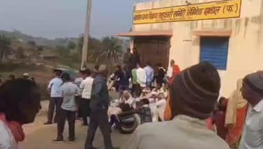 झाडोल: सहकारी समिति पर खाद वितरण में अव्यवस्था, कड़ी ठंड में घंटों इंतज़ार करने को मजबूर सैकड़ों किसान