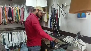 सिरसागंज: पालिका मार्केट में ड्राई क्लीनर्स स्वामी ने ईमानदारी की मिसाल पेश की, कपड़ों से मिले लगभग 30 हजार रुपये ग्राहक को लौटाए