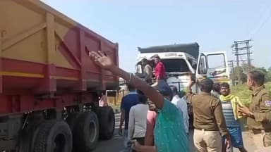 কাঁকসা: কাঁকসার বিরুডিহায় ১৯নম্বর জাতীয় সড়কে কন্টেইনারের পিছনে ছাই বোঝাই ডাম্পারের ধাক্কা,গুরুতর আহত ডাম্পারের চালক