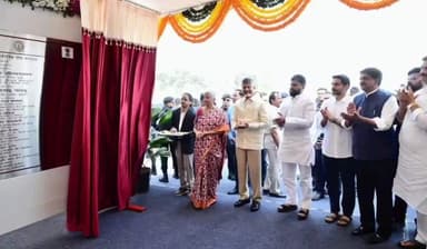 మంగళగిరి: రాజధాని బ్యాంకులు, బీమా కంపెనీల ప్రధాన కార్యాలయాల శంకుస్థాపన కార్యక్రమంలో పాల్గొన్న కేంద్రమంత్రి నిర్మలా సీతారామన్