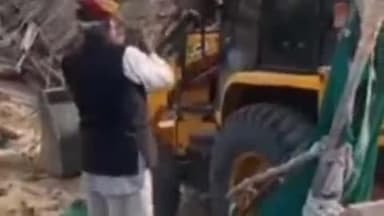 शेरगढ़: सिहान्दा व करणीसर में अवैध कपड़ा धुलाई फैक्ट्रियों पर कार्रवाई तेज, चार ढांचों पर बुलडोजर चला और किया ध्वस्त